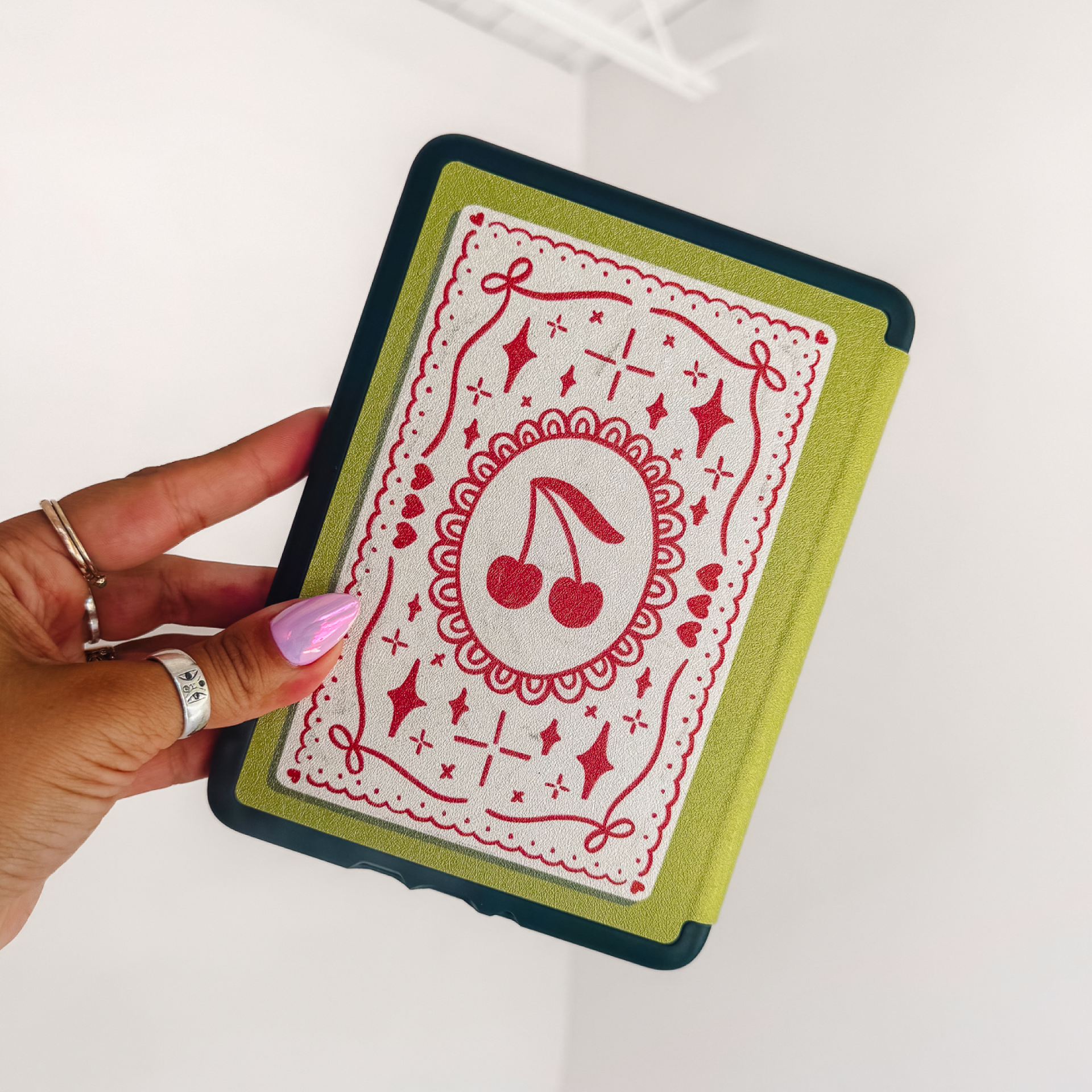 Queen of Hearts • Kindle Case